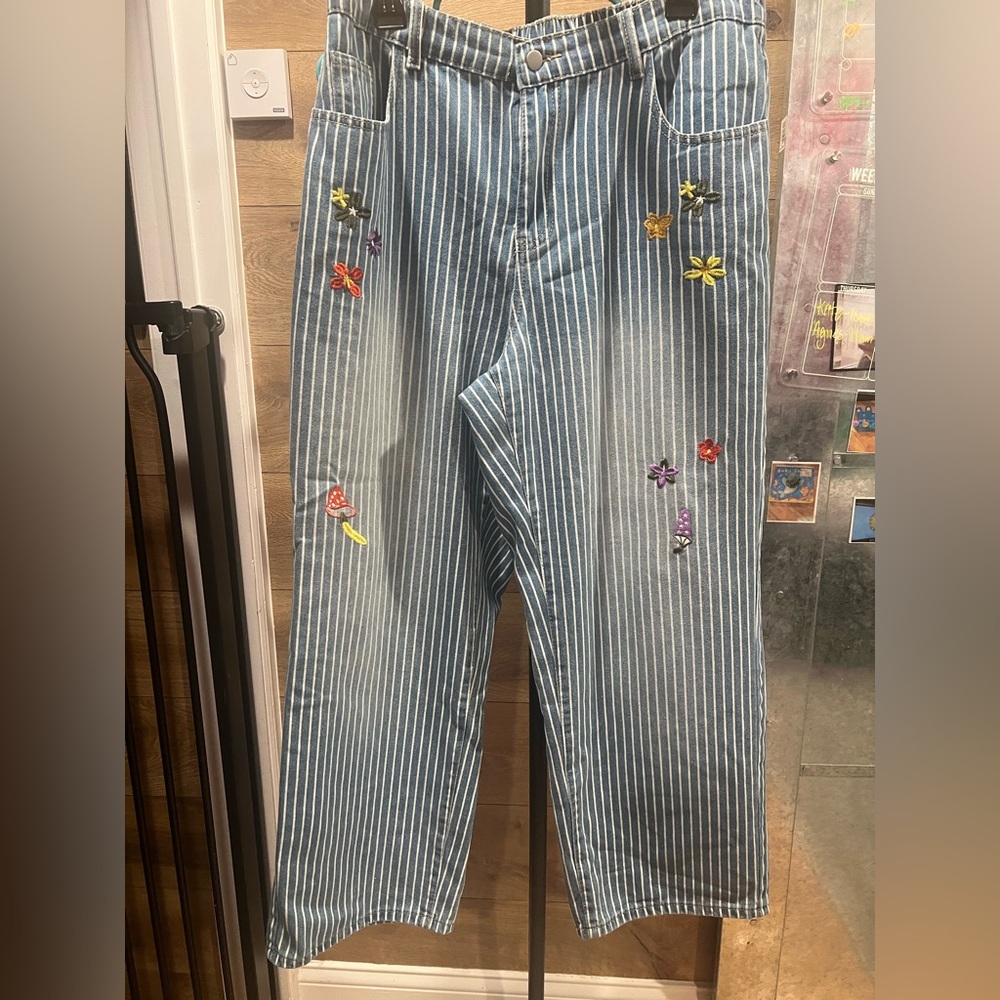 Shein Curve 1XL Striped Wide Leg Embroidered Jeans